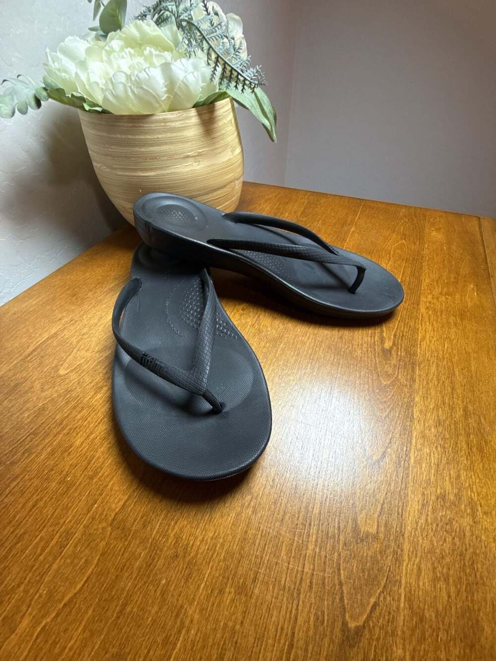 FitFlop iQushion Ergonomic Flip-Flops Black 7